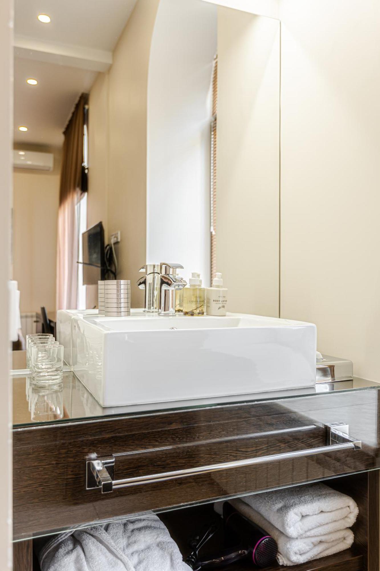 Incognito Boutique Hotel เคียฟ ภายนอก รูปภาพ
